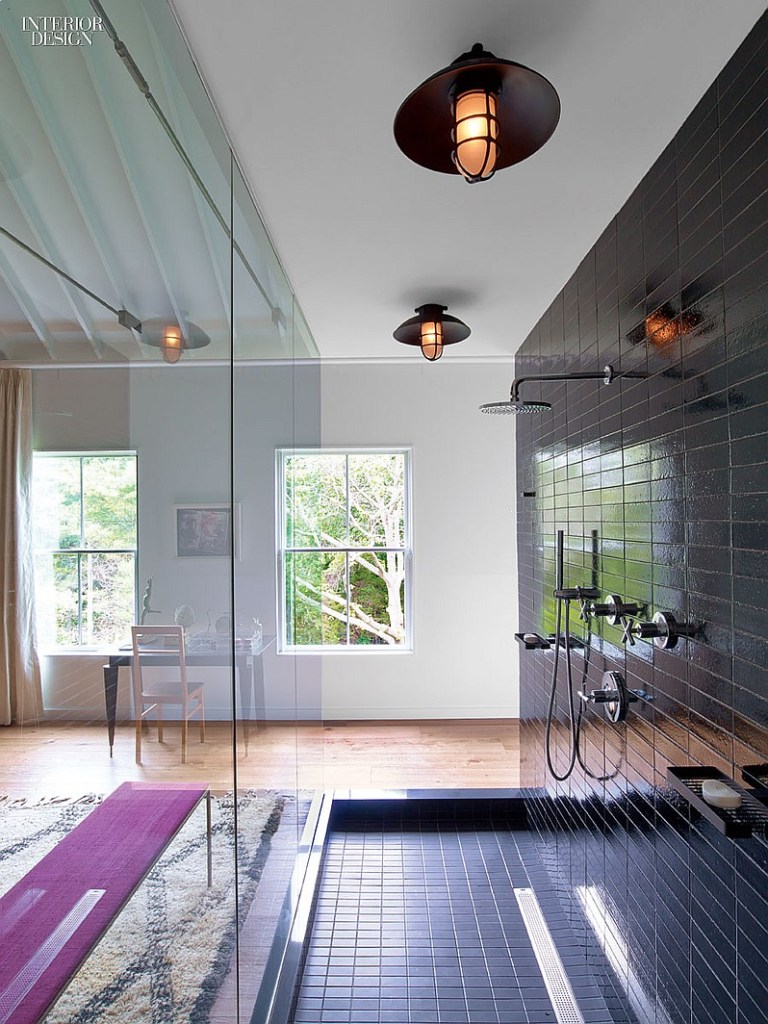 Camera de dus cu perete de sticla