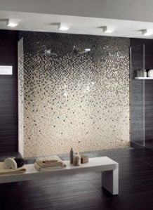 dus-baie-placat-mozaic-alb-negru