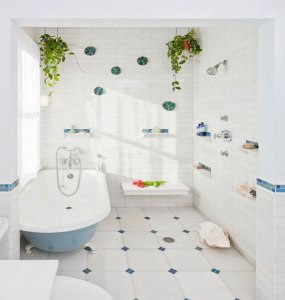 Baia, oaza de verdeață - Decorațiuni cu pothos auriu pentru baie