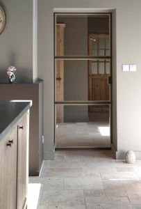 oglinda-aplicata-pe-usa-baie