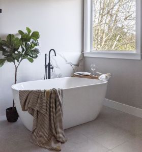 Cada freestanding cu baterie de pardoseala negru mat