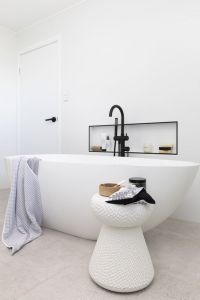 Cada freestanding cu baterie de pardoseala negru mat